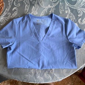 Figs 3 pocket scrub too